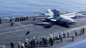 حمله به ناو آبراهام لینکلن و لرزش نماد قدرت آمریکا؛ وقتی غول اقیانوس عقب می‌نشیند